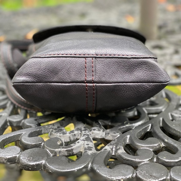 Black Fossil Crossbody/Shoulder Bag with Keyhole - Picture 6 of 8